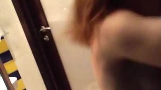 Vreemdgaande Tsjechische milf berijdt me onder de douche 2