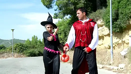 The witch Gina can not only ride the broom