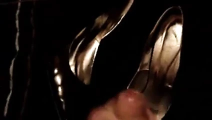 Topuklu ayakkabılara hızlı boşalma
