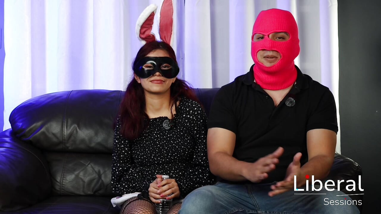 WANITA MUDA KURUS DISETUBUHI DI GANGBANG