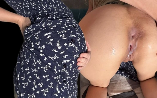 Ibu tiri nakal dengan celana dalam seksi ini dientot habis-habisan di sofa!
