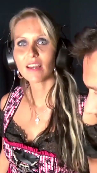 Erst wird gesungen dann geschluckt sex im Tonstudio | Clip 1