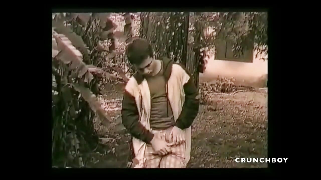 Curvă twink futută de tati într-o pădure exhib de croazieră