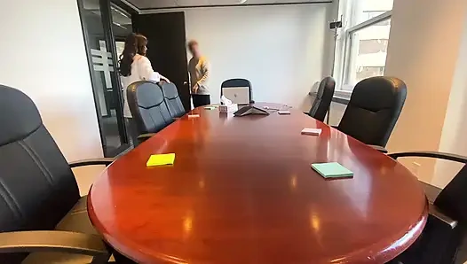 Ofis sürtüğüyle sikişirken yakalanıyorum ve kovulıyorum