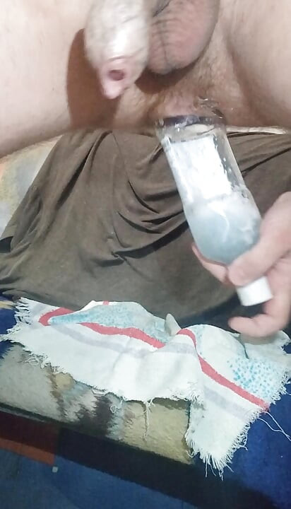 My rose opened completely, I brought my anus with a bottle until I spit with natural lubricant