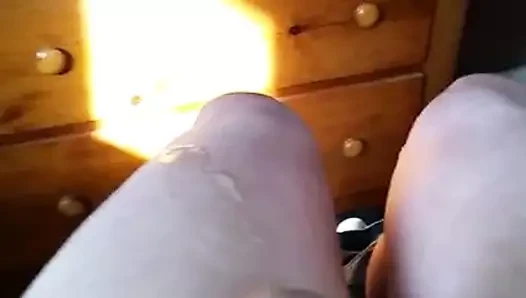 Küçük sarkık yarak boşalıyor