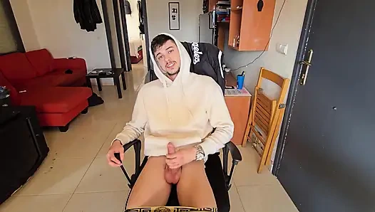 Evde yalnız başa, harika bir boşalma ile mastürbasyon yapıyor