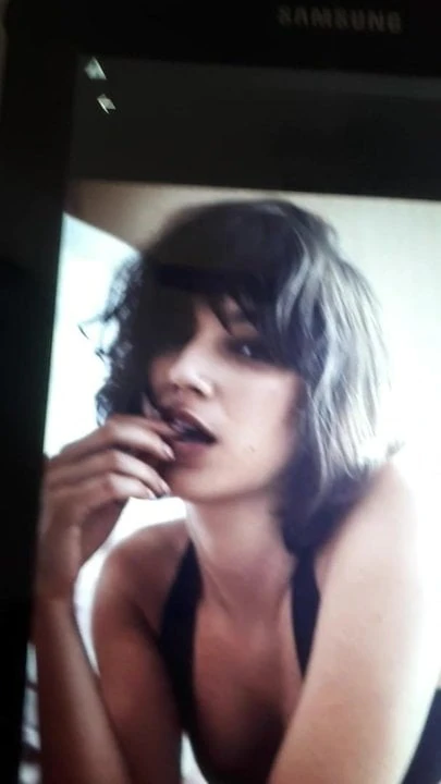 Ursula Corbero cum tribute