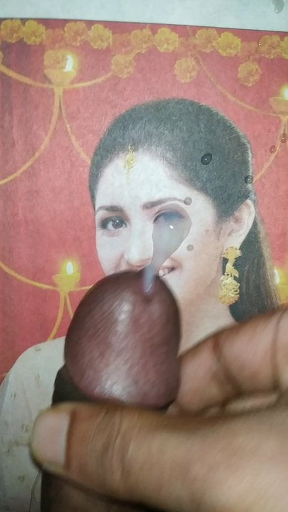 Sayyeshaa Saigal Cum Blast