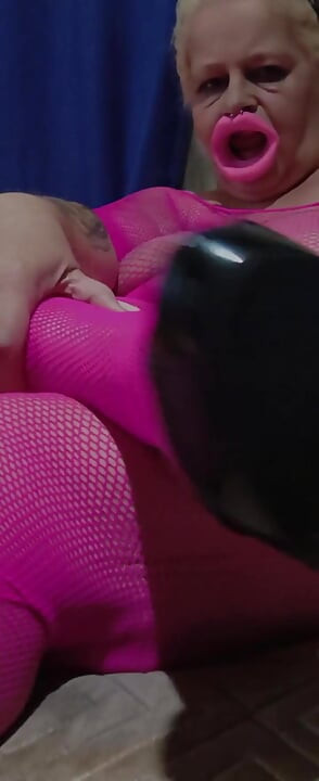 Dois é melhor do que um quando ela está com tesão e procurando um pouco de diversão
