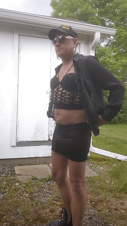 Mature crossdresser outdoors masturbation cum kicking