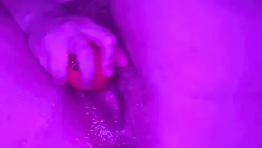 Memek sempit cewek semok kulit putih ini dientot habis-habisan sampai muncrat