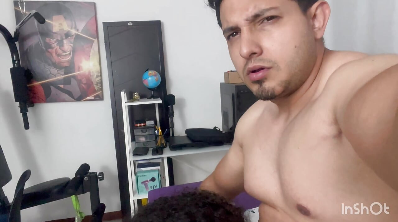 hermosa vecina  me invita