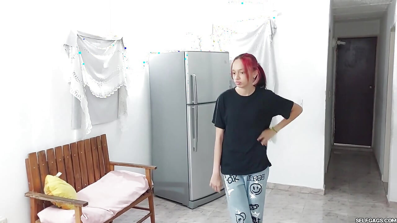 이웃 밀프 본딩 플레이타임을 위해 묶고 재갈을 묶은 18살 의붓여동생