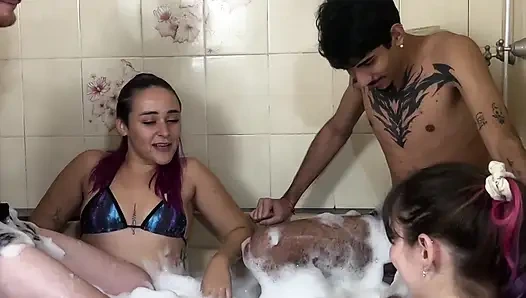 Couple exchange without a condom at Hidro