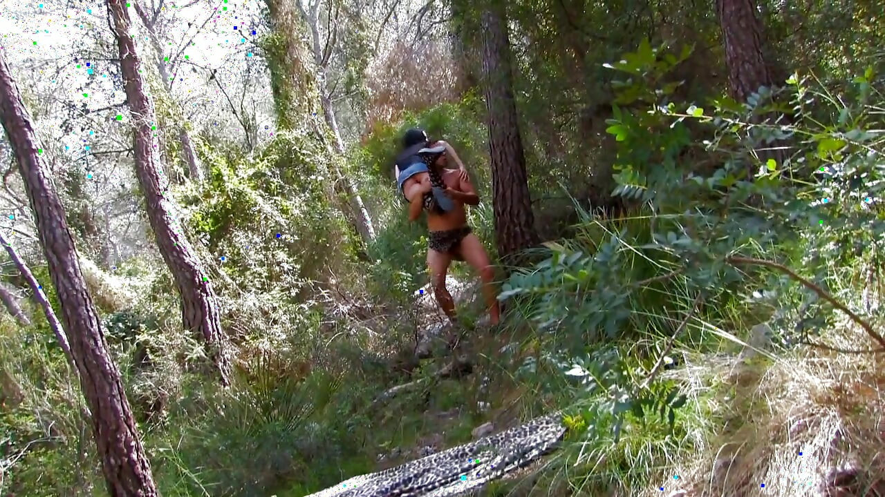 Azgın genç amcık Cherry'nin sert sikilen yarığı dölle dolu görünüyor