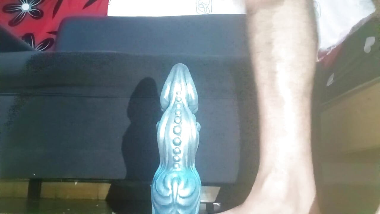 Treba mi kurac u mojoj bašti