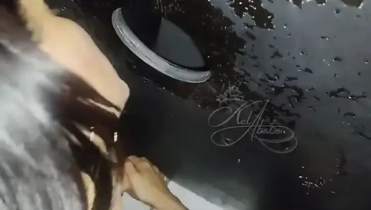 Der rascal kam hart, zuerst in meine muschi und dann in meinen Mund im gloryhole