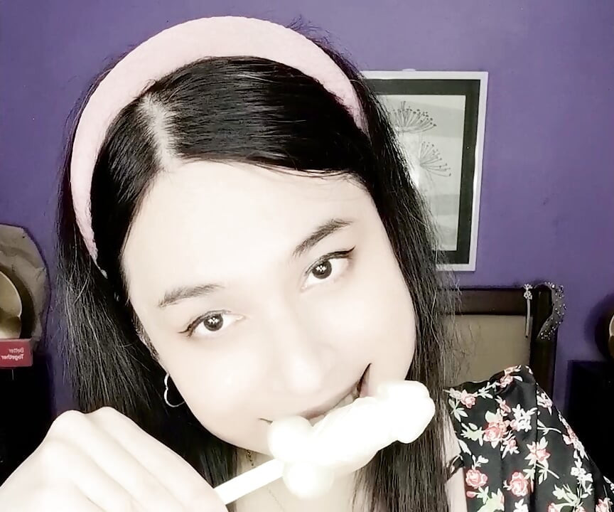 Watch Me Get Slutty with 'phallic Candies'