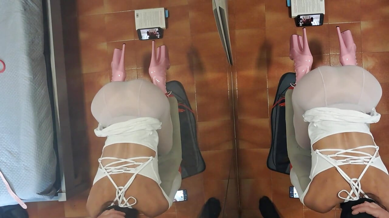 MILF atada en una silla y follada en boca y coño