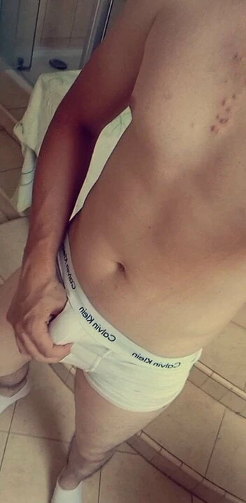 Slim twink mastuabtes