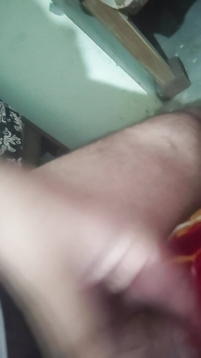 Gf ko bulaya apne room me wo aaye tab tak ek round lund ki malish kar raha