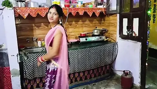 Hintli üvey annesini açık havada banyo yaparken izlemek üvey oğlunu onu siktiği için çıldırtıyor