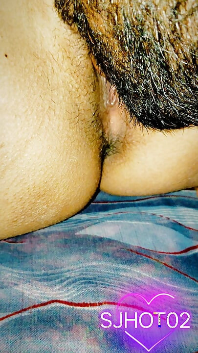 Indian girl ne jabrdasti boyfriend ko apni chut chatwai chut ka pani pilaya