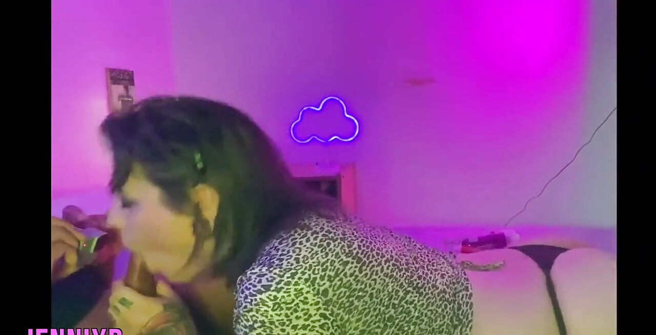 私は彼のペニスを吸うのが好きです