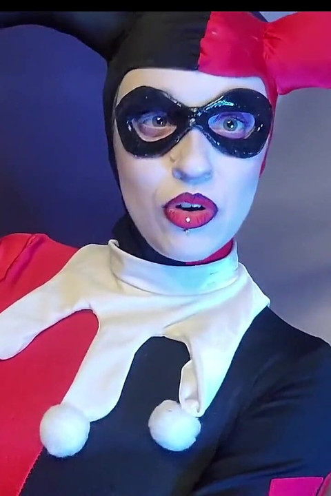 Harley Quinn te domină
