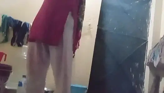 Деревенская задница сводной сестры и мой пенис мой пенис стал эрегентным после того, как увидел задницу падчерицы рано утром.