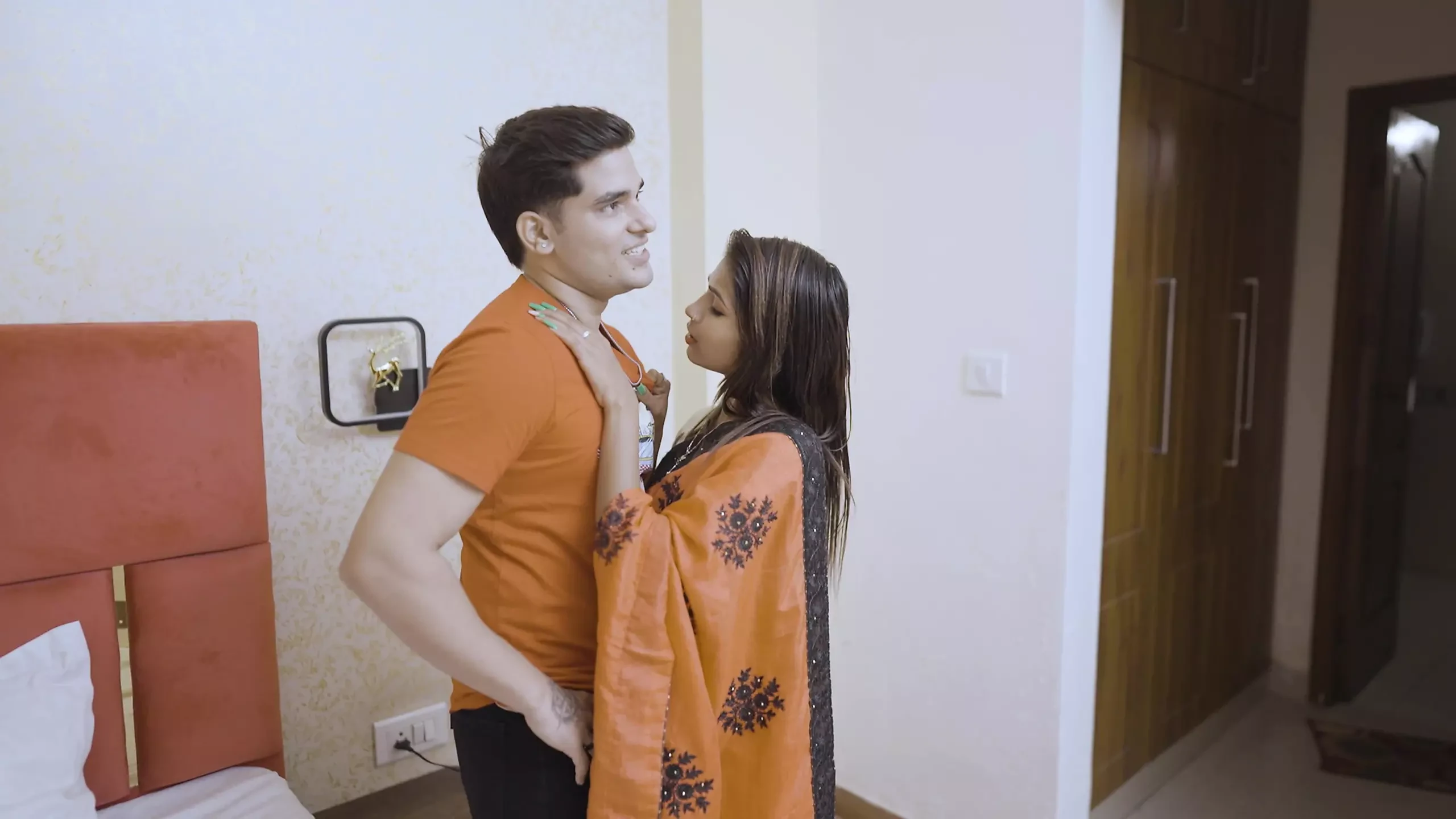 Bela esposa elogiou o marido e disse que me senti muito bem hoje eu vou fazer sexo com você hoje Clear Hindi Audio