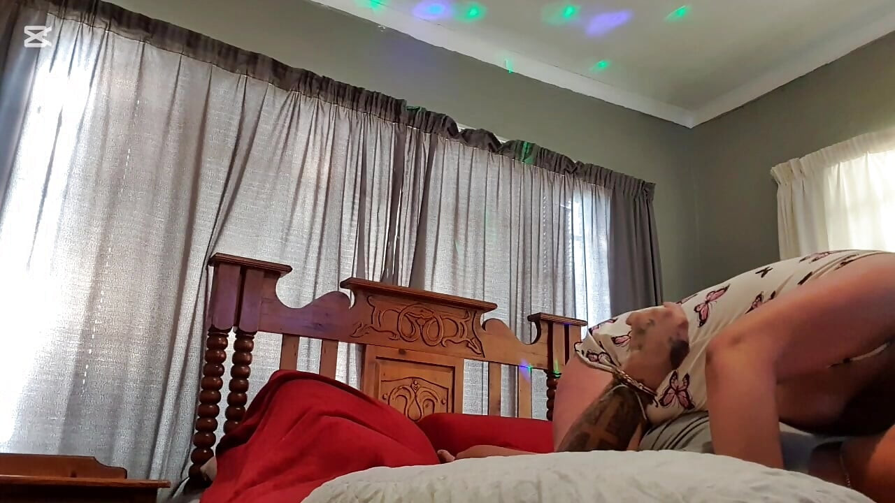 Tante seksi dengan toket besar alami lagi asik ngentot kontol sampai muncrat