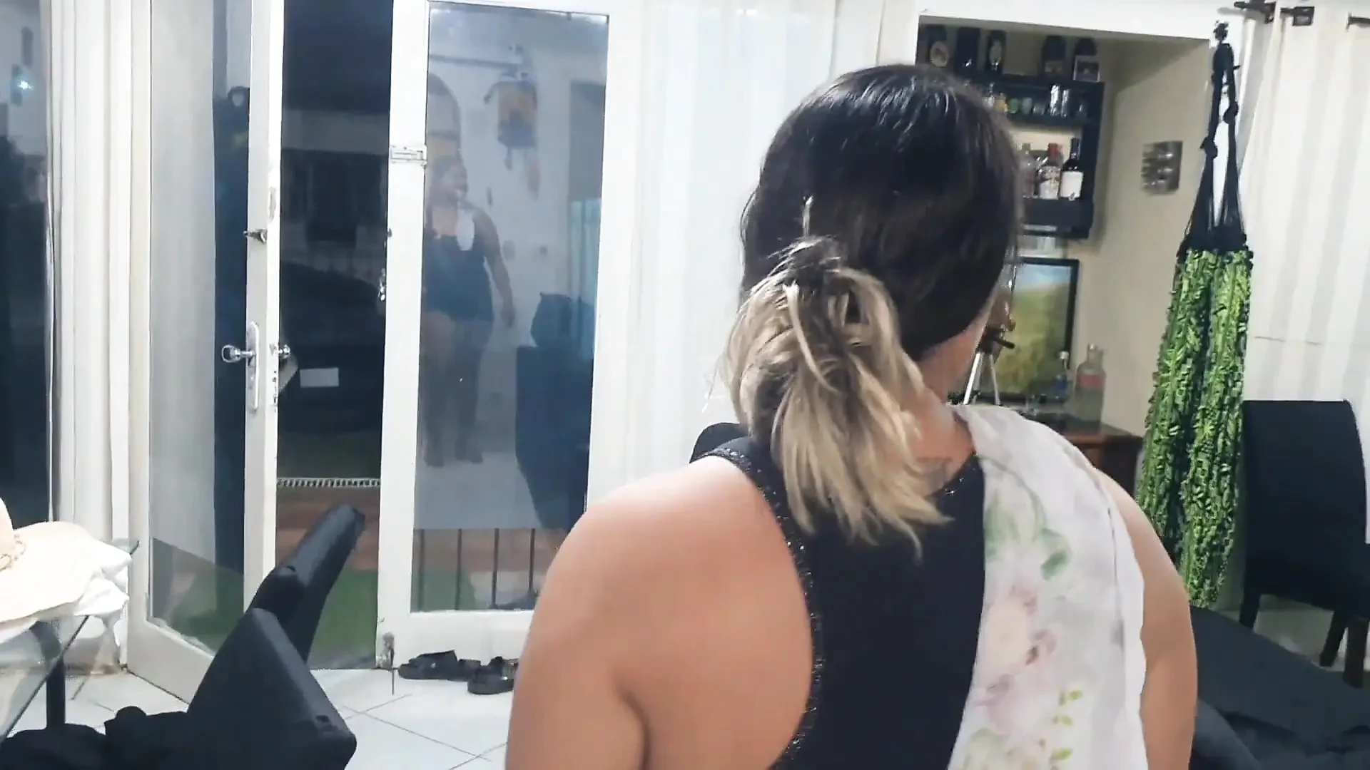 我再也受不了了, 我甚至把屁股给了我儿子的朋友, 一个男孩. 玩具演员