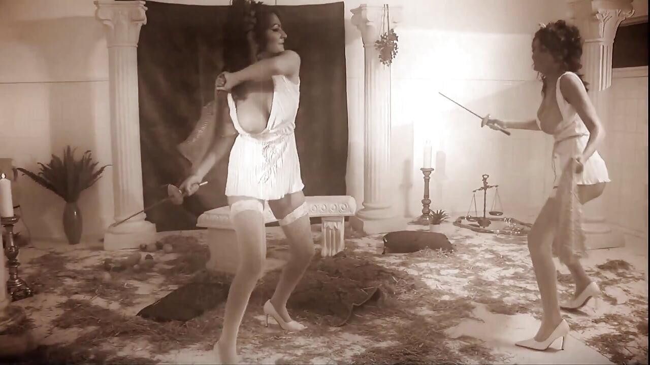 精神病婊子被硬挺的雞巴填滿