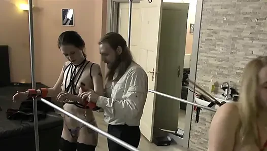 Meliss dan Zoë Dicambuk