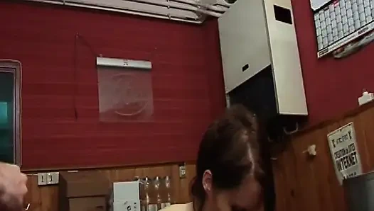 Эта французская шлюшка любит получать двойное проникновение