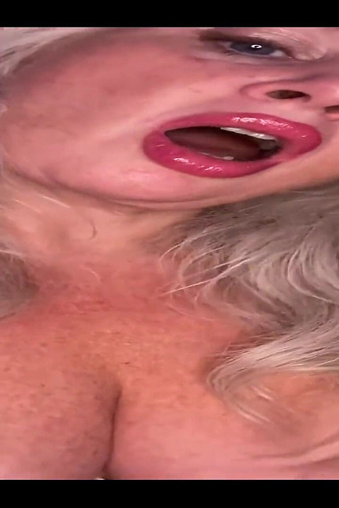 Kekasih ibu tiri dapat ciuman