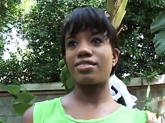 Guy creams ebony babe's face after getting dick sucked and fucked