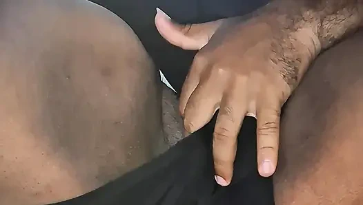 Masturbando a buceta grande da tia bbw no short apertado