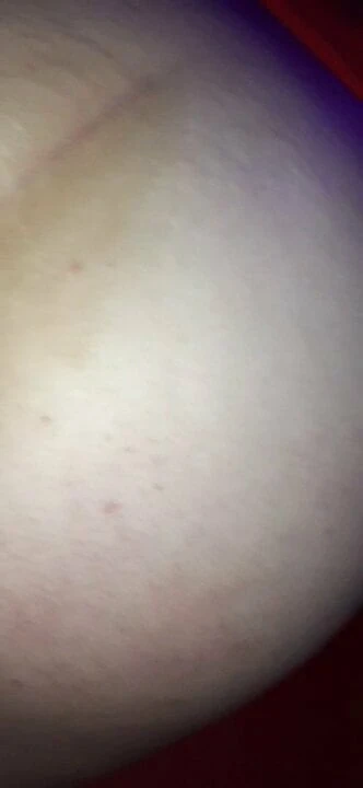 Elle aime cette jeune bite après avoir fait la fête toute la nuit