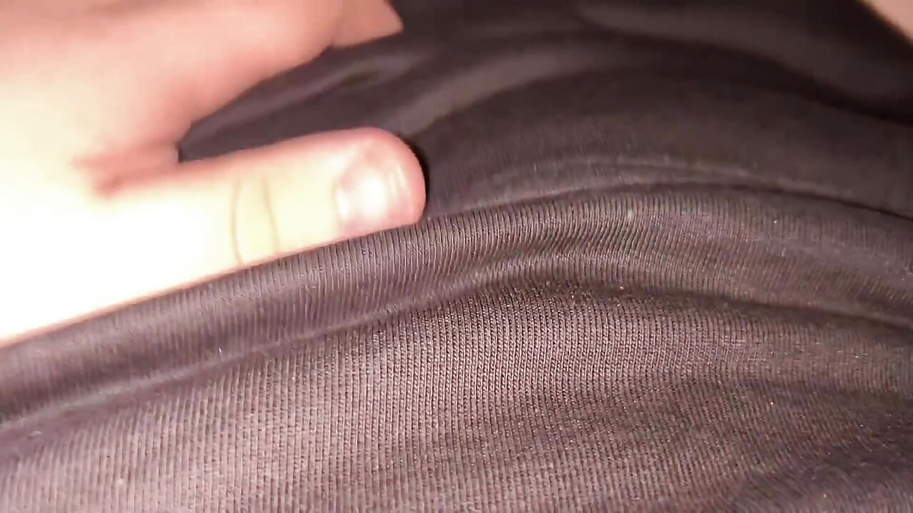 Une grosse gay pulpeuse se fait éjaculer dessus