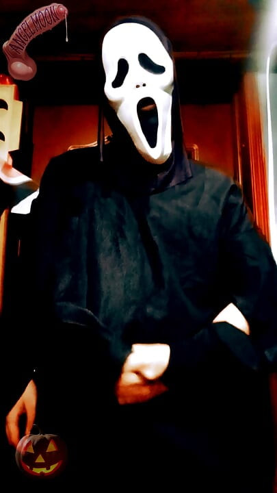 SCREAM A LOVE STORY En dominant fyr med Ghostface-maske og en kæmpe pik bryder ind i dit hjem halloween-aften for at sprøjte
