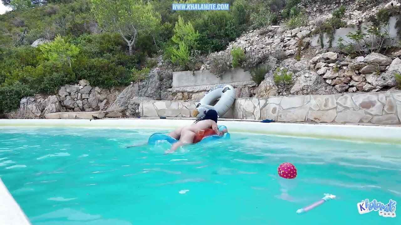 I Fuck the Guy From the Pool in Marseille - Voyeur POV Hard French Fuck