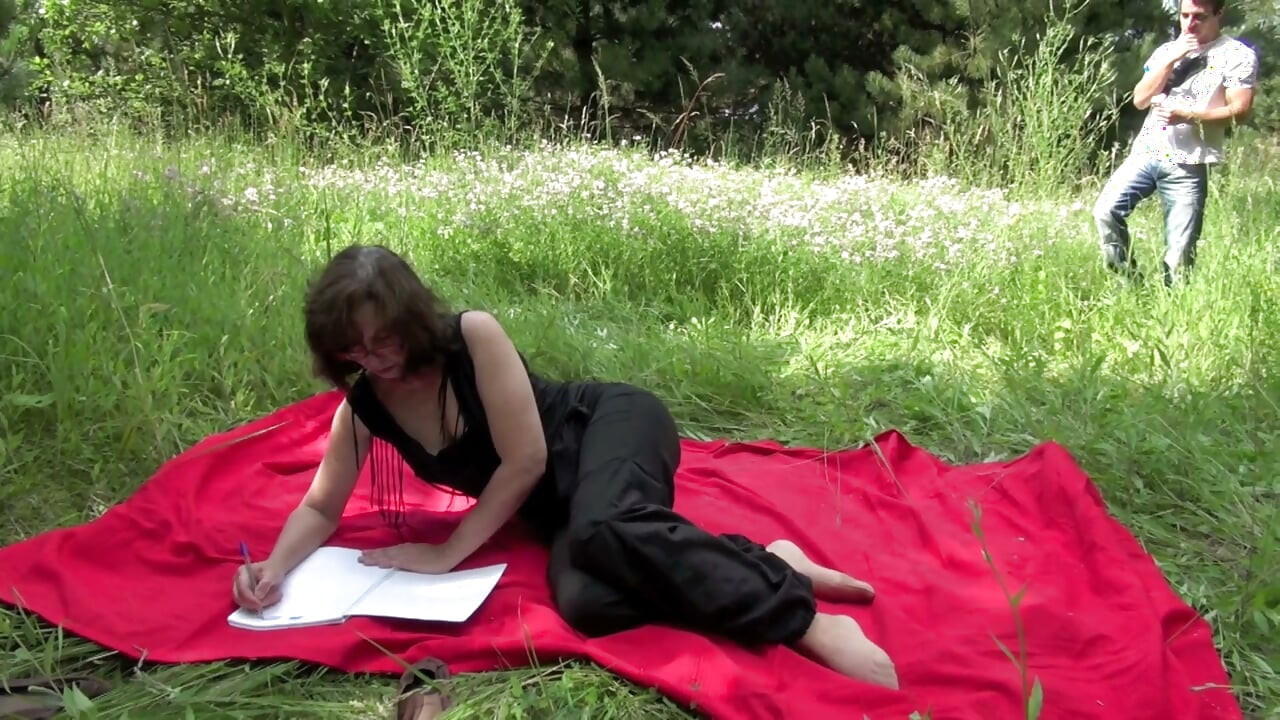 Gilf slut fucked outdoors