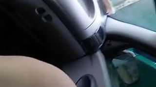 Niezła cipka w samochodzie