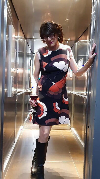 Tits and cock in hotel elevator