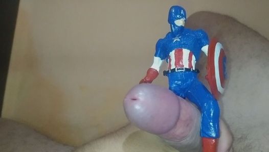 No lo podía tomar y tuve que poner al Capitán América en mi polla para que se endurezca