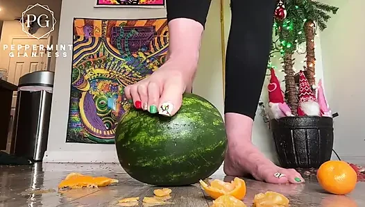 67 Giantess Size 16 Slo-mo Feet Crush Slow Motion Oranges & Watermelon Destruction
