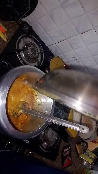 Isteri saya Bana Rahi Hai ayam kari | Klip 3